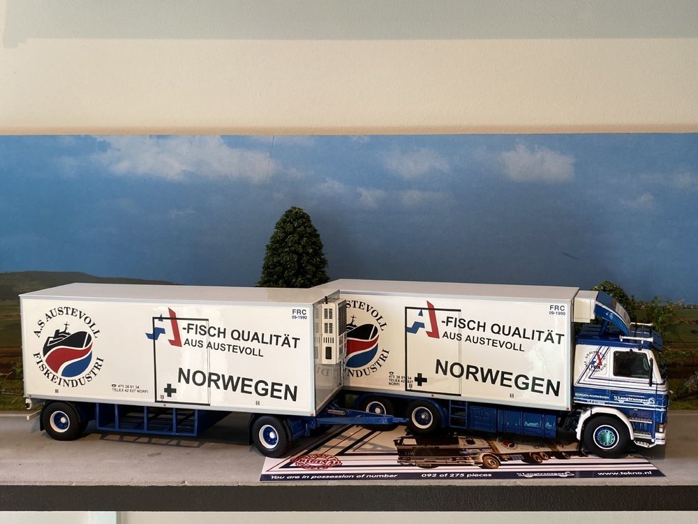 Tekno Tekno Scania 142H motorwagen met 2-assige schamelaanhanger Langtransport