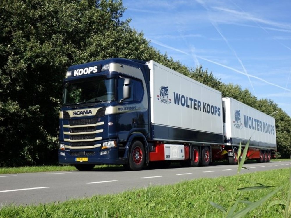 Tekno Tekno Scania Next Gen S Highline rigid truck with dolly and 3-axle reefer trailer Wolter Koops