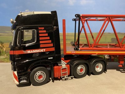 Mammoet store Tonkin Mercedes Actros2 6x2 + 3-axle flatbed + Kobelco Boom MAMMOET
