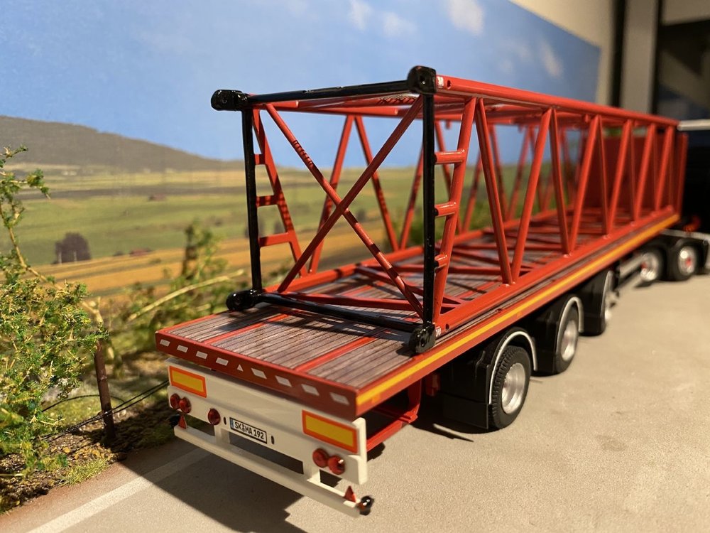 Mammoet store Tonkin Mercedes Actros2 6x2 + 3-axle flatbed + Kobelco Boom MAMMOET