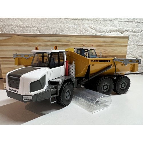 Conrad Modelle Conrad Liebherr TA230 Litronic dumptruck Conrad Modelle Conrad Liebherr TA230 Litronic dumptruck