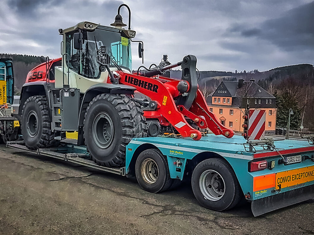 WSI WSI Renault T Trucks 4x2 with 2-axle lowloader GRUBER