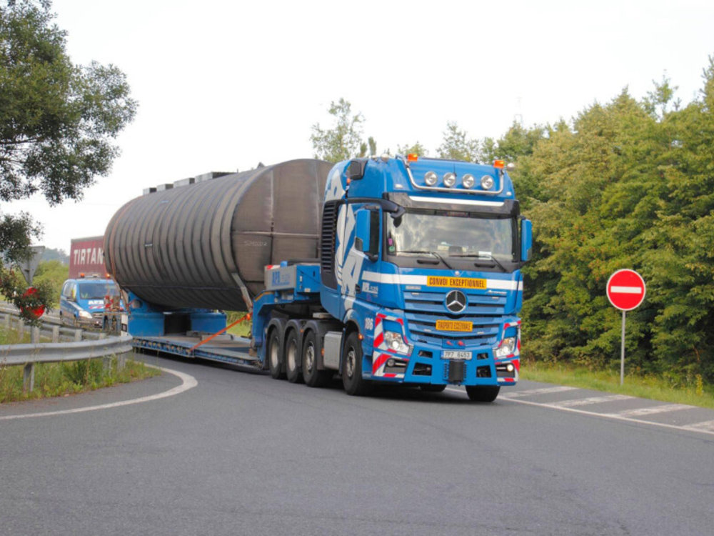 WSI Mercedes Actros MP4 SLT Giga Space 8x4 + 3-axle WSI Mercedes Actros MP4 SLT Giga Space 8x4 + 3-axle
