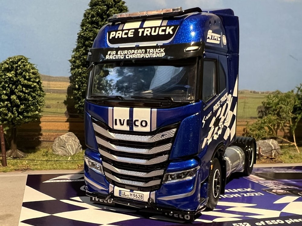 Tekno Tekno Iveco S-Way 4x2  Pace Truck