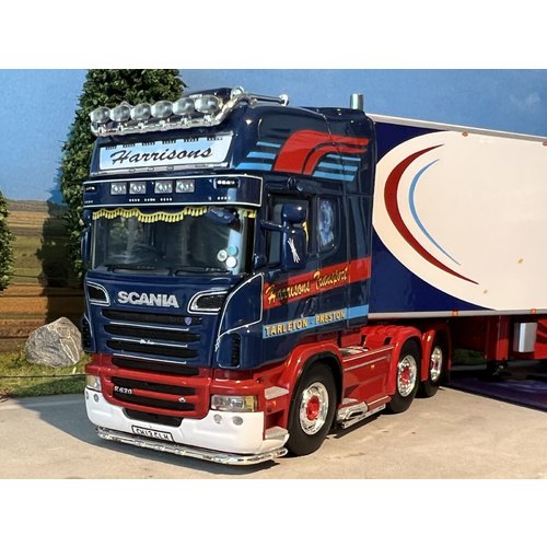 WSI WSI Scania R620 6x2 met 3-as koeloplegger Harrisons Preston England WSI WSI Scania R620 6x2 met 3-as koeloplegger Harrisons Preston England