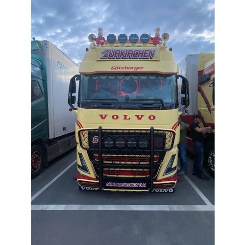 Tekno Tekno Volvo Globetrotter XL 6x2 with zamac reefer trailer Zurkirchen Transporte Tekno Tekno Volvo Globetrotter XL 6x2 with zamac reefer trailer Zurkirchen Transporte