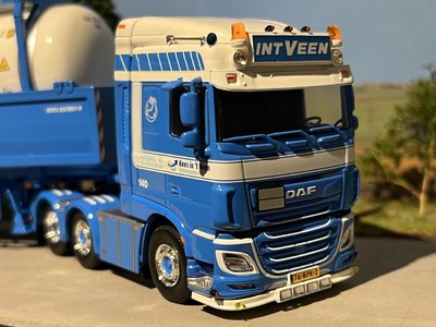 Tekno Tekno DAF XF Euro 6 Space Cab 6x2 met swap tankcontainer met resin lekbak Kees in 't Veen