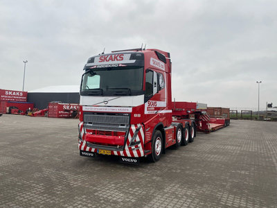 WSI WSI Volvo FH5 Glob. 8x4 + 4-axle lowloader + add on axle SKAKS