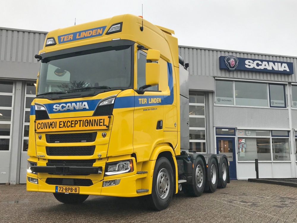 IMC IMC Scania S High Roof 8x4 with Nooteboom 3-axle super wing carrier TER LINDEN