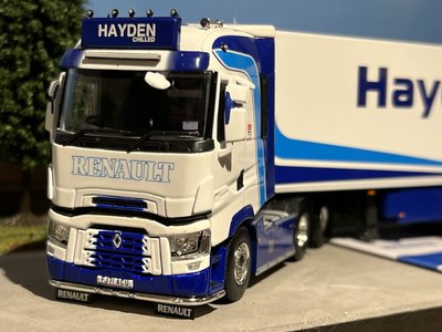 WSI WSI Renault T Truck High 6x2 met 3-as koeloplegger Hayden chilled Dumfries Scotland