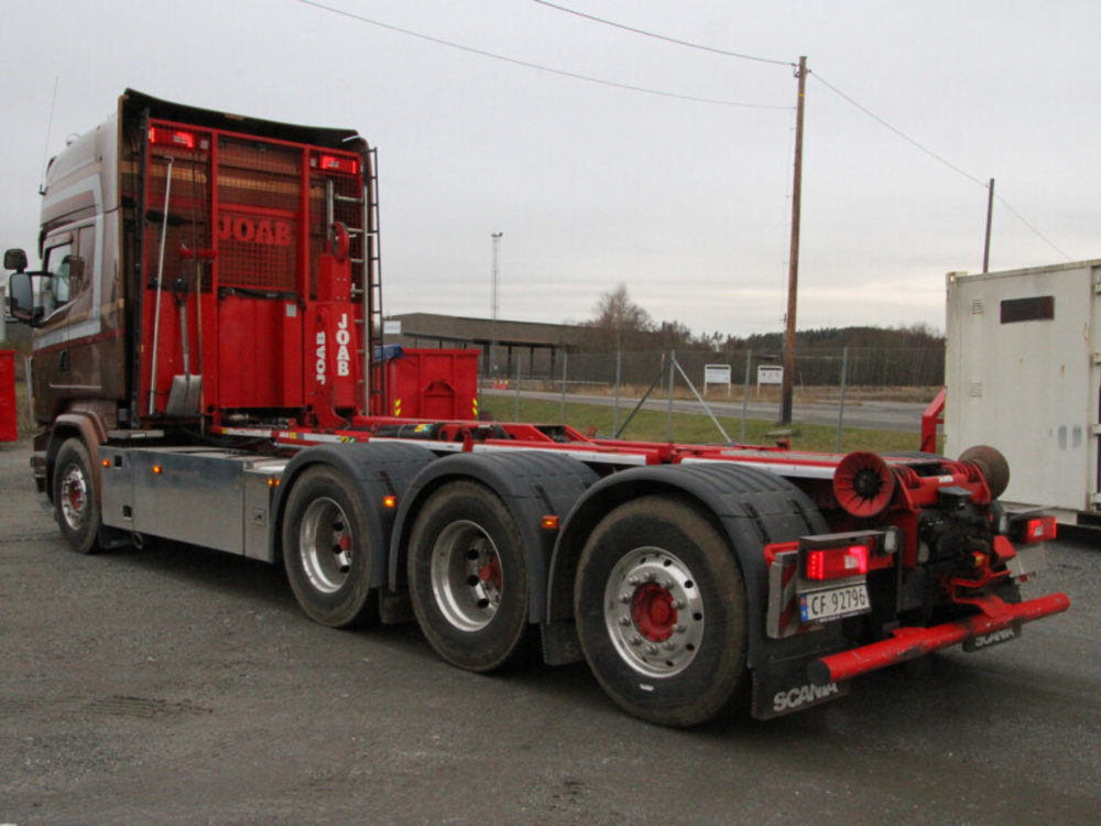 WSI WSI Scania R6 Topline 8x4 bakwagen met haakarm systeem + 40m3 container TONERUD