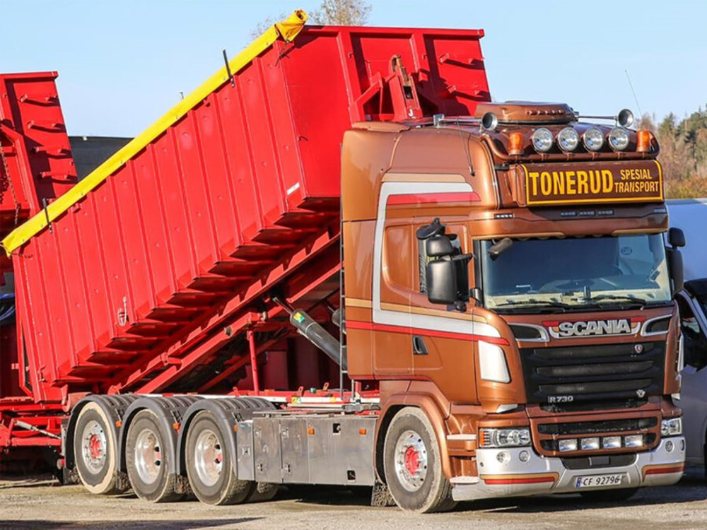 WSI WSI Scania R6 Topline 8x4 bakwagen met haakarm systeem + 40m3 container TONERUD