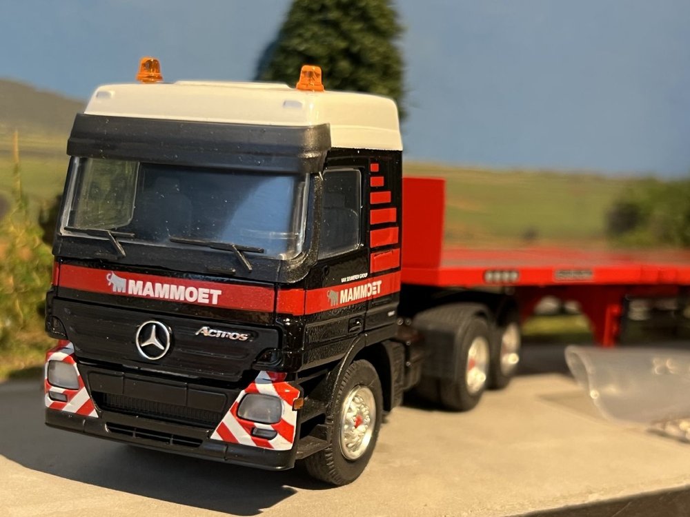 Mammoet store Conrad Mercedes Actros with goldhofer trailer Mammoet