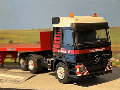 Mammoet store Conrad Mercedes Actros with goldhofer trailer Mammoet