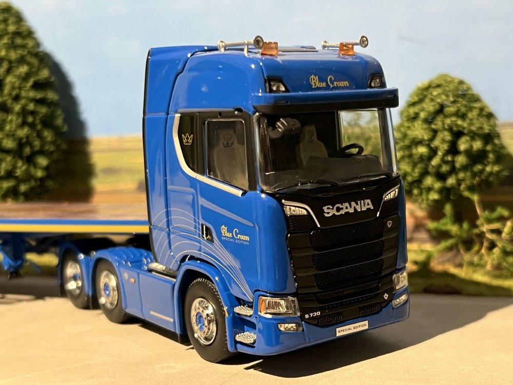 WSI IMC/Tekno  Scania S Highline 6x2 with 3-axle flatbed trailer Blue Crown