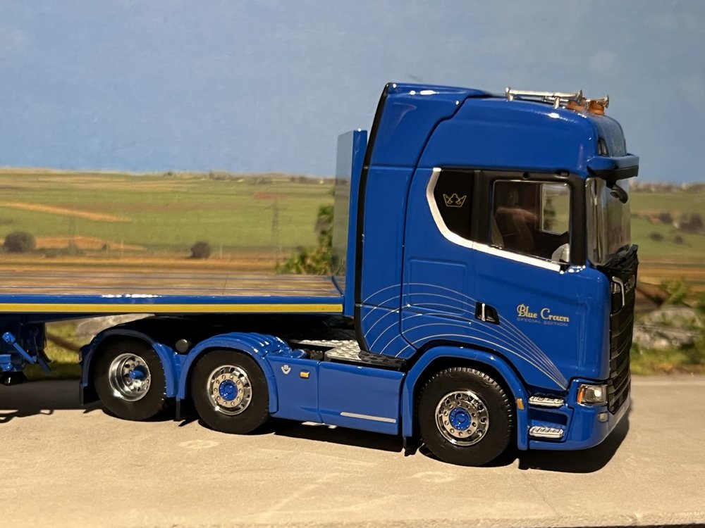 WSI IMC/Tekno  Scania S Highline 6x2 with 3-axle flatbed trailer Blue Crown