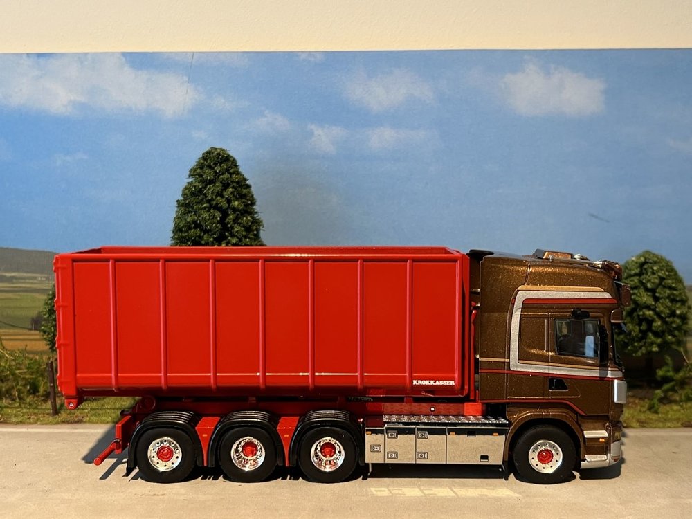 WSI WSI Scania R6 Topline 8x4 rigid truck with hooklift system + 40m3 container TONERUD