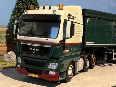 WSI WSI MAN TGX XXL 6x2 met 3-as volume kipper Oosterhoff Holman