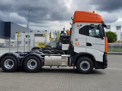 Tekno Tekno Iveco S-way 6x4 with 4-axle low loader Universal