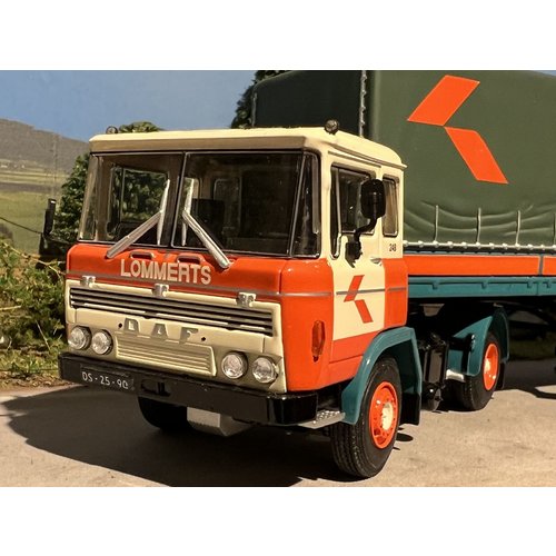 WSI WSI DAF 2600 4x2 met 2-as classic zeilenoplegger Lommerts WSI WSI DAF 2600 4x2 met 2-as classic zeilenoplegger Lommerts