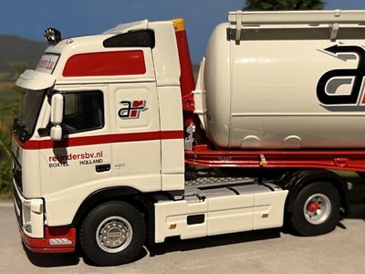 WSI WSI Volvo FH3 Globetrotter 4x2 met kippende bulkoplegger Reijnders