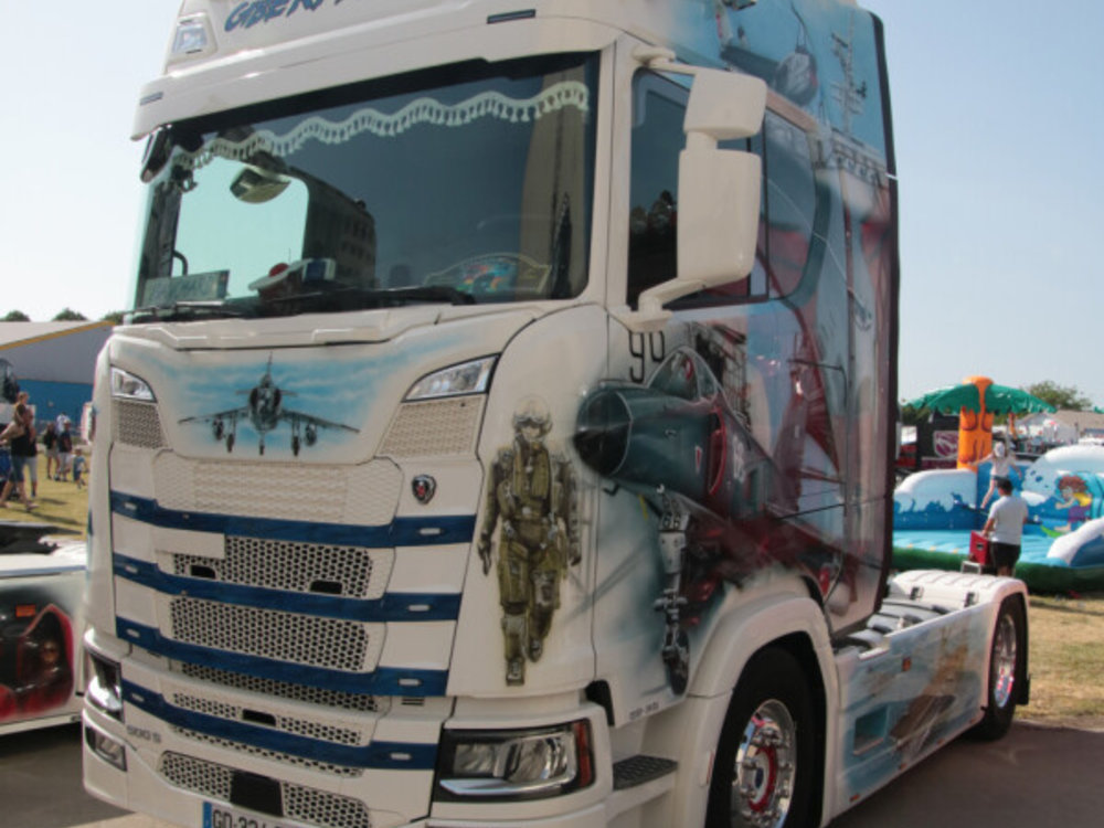 WSI WSI Scania S Highline 4x2 Giberttrans "French Military Navy"