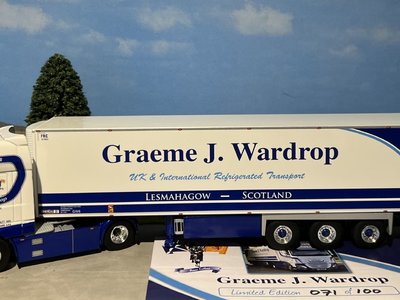 WSI WSI DAF XF Super Space Cab 4x2 met 3-as koeloplegger Graeme J. Wardrop