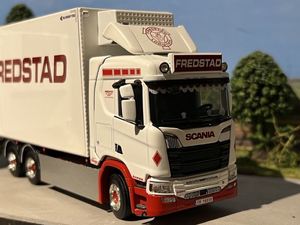 WSI WSI Scania R 6x2 bakwagen met aanhanger 6-axle combi FREDSTAD