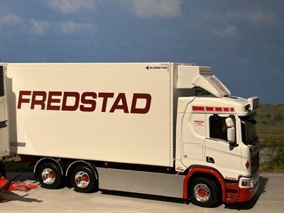 WSI WSI Scania R 6x2 bakwagen met aanhanger 6-axle combi FREDSTAD