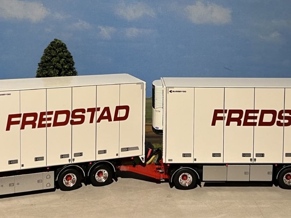 WSI WSI Scania R 6x2 bakwagen met aanhanger 6-axle combi FREDSTAD