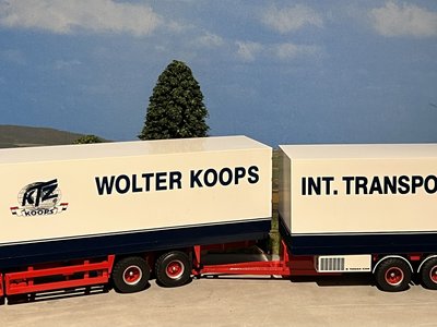 Tekno Tekno Scania R 124L/400 Topline 6x2 Voorwagen met 2 as wipkar Gesloten combi Wolter Koops