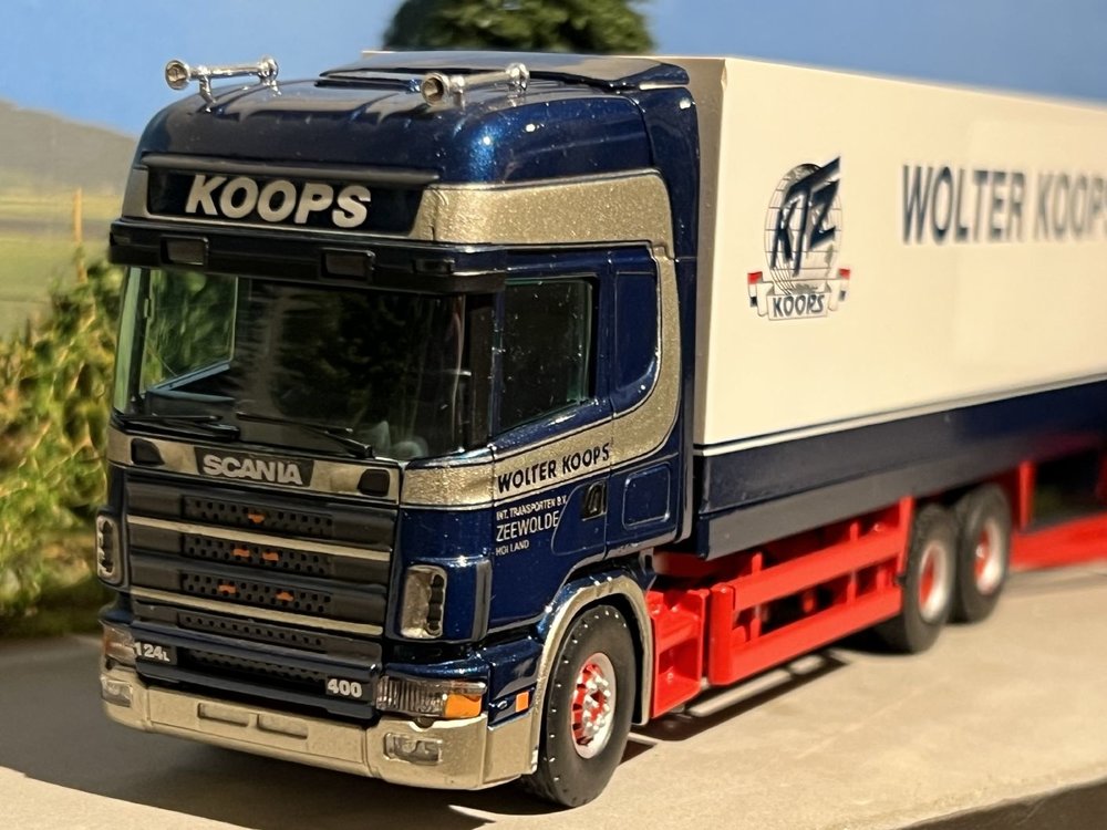 Tekno Tekno Scania R 124L/400 Topline 6x2 Voorwagen met 2 as wipkar Gesloten combi Wolter Koops