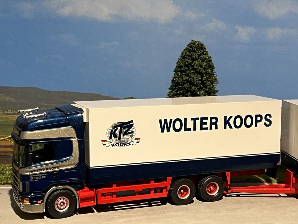 Tekno Tekno Scania R 124L/400 Topline 6x2 Voorwagen met 2 as wipkar Gesloten combi Wolter Koops