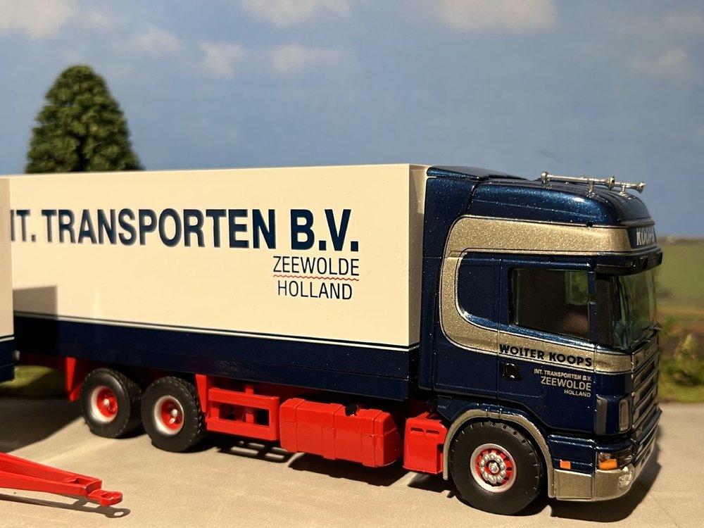 Tekno Tekno Scania R 124L/400 Topline 6x2 Voorwagen met 2 as wipkar Gesloten combi Wolter Koops