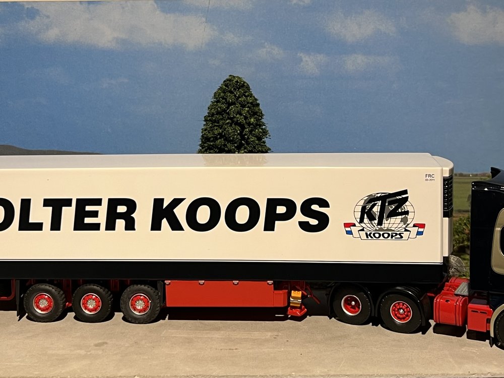 Tekno Tekno Scania R420 Topline 6x2 met 3-as koeloplegger Wolter Koops