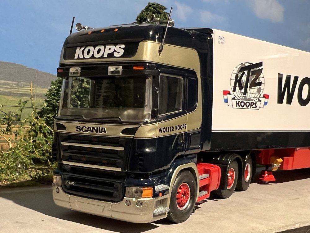 Tekno Tekno Scania R420Topline 6x2 with 3-axle reefer trailer Wolter Koops