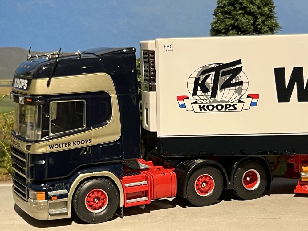 Tekno Tekno Scania R420Topline 6x2 with 3-axle reefer trailer Wolter Koops