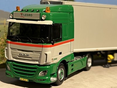 Tekno Tekno DAF Euro 6 XF Space Cab met Cargo Floor oplegger LEGRO