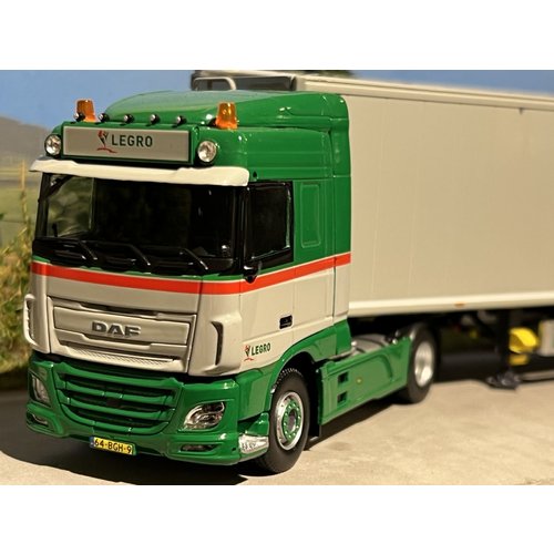 Tekno Tekno DAF Euro 6 XF Space Cab with 3-axle cargo floor trailer LEGRO Tekno Tekno DAF Euro 6 XF Space Cab with 3-axle cargo floor trailer LEGRO