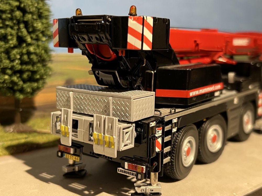 Mammoet store WSI Liebherr LTM 1050-3.1 mobile crane Mammoet