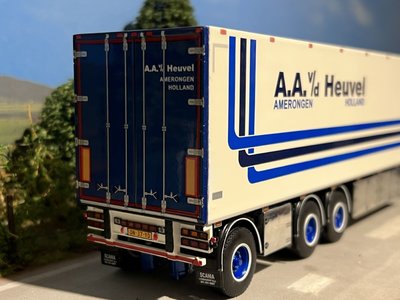 WSI WSI Scania S Highline 6x2 met 3-as box oplegger A.A. vd Heuvel