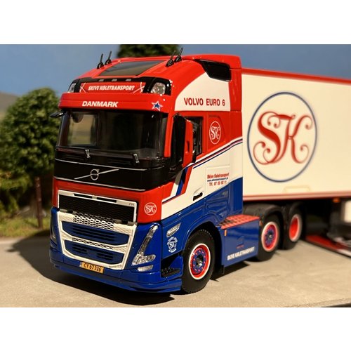 WSI WSI Volvo FH5 Glob. XL 6x2 met 3-as koeloplegger SKIVE WSI WSI Volvo FH5 Glob. XL 6x2 met 3-as koeloplegger SKIVE
