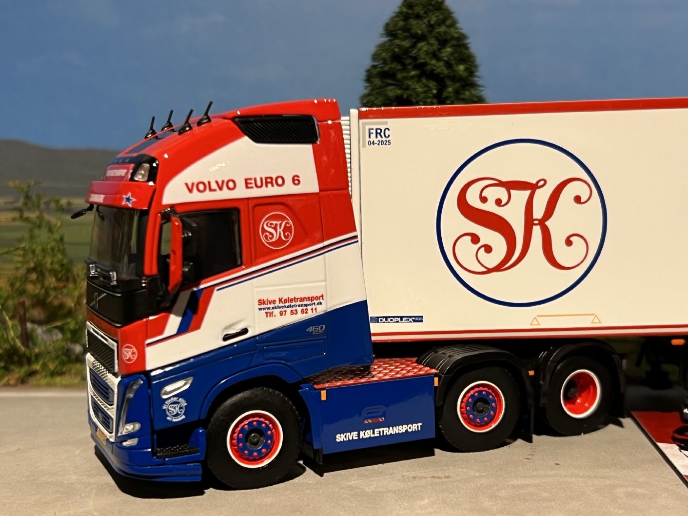 WSI WSI Volvo FH5 Glob. XL 6x2 met 3-as koeloplegger SKIVE