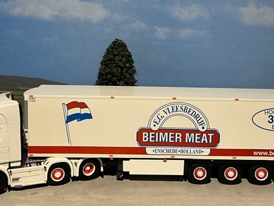 WSI WSI Scania R Topline 6x2 met 3-as koeloplegger Beimer meat