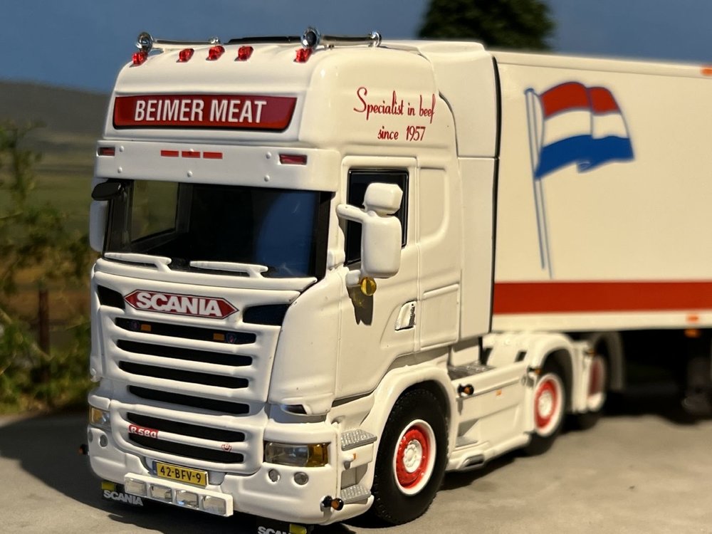 WSI WSI Scania R Topline 6x2 met 3-as koeloplegger Beimer meat