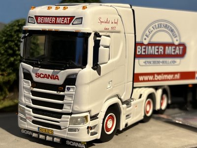 WSI WSI Exclusief Scania S Highline 6x2 met koeloplegger Beimer meat