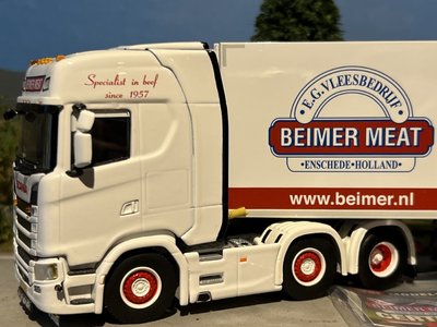 WSI WSI Exclusief Scania S Highline 6x2 met koeloplegger Beimer meat