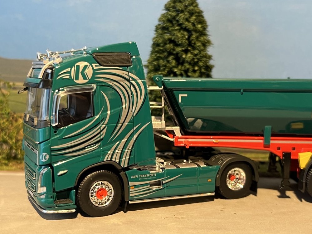 Tekno Tekno Volvo FH04 Globetrotter with 3-axle Meiller tipper trailer Kiefl Transporte