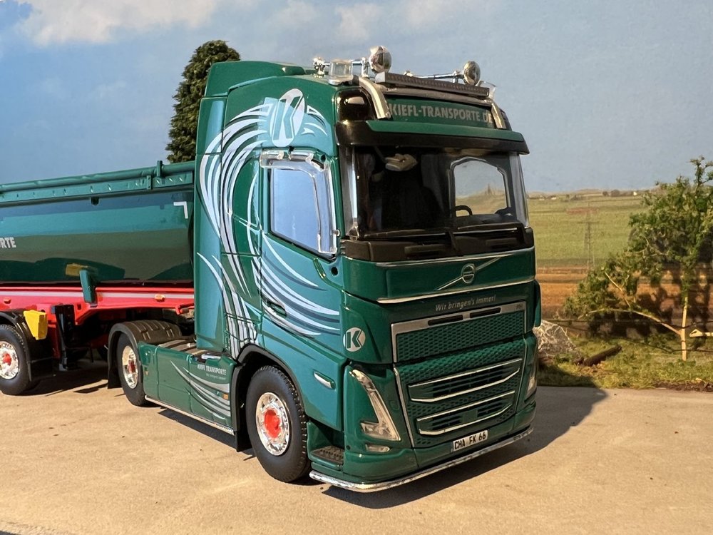 Tekno Tekno Volvo FH04 Globetrotter met 3-assige Meiller oplegger Kiefl Transporte