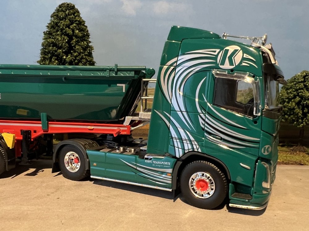 Tekno Tekno Volvo FH04 Globetrotter met 3-assige Meiller oplegger Kiefl Transporte